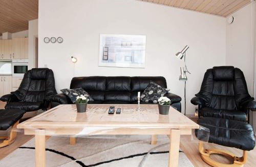 Hejlsminde Strand House | 4 star holiday home in Hejls