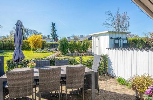 Hejlsminde Strand House | 4 star holiday home in Hejls