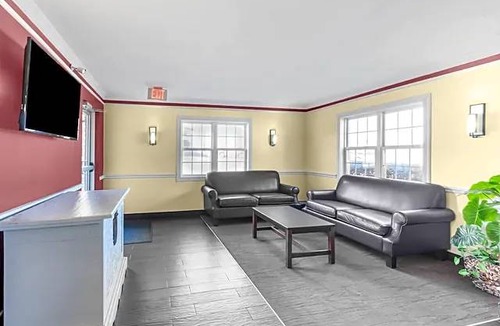 Tulsa Hotel | 4-Star Hotel ∙ OYO Hotel Tulsa N Sheridan Rd & Airport