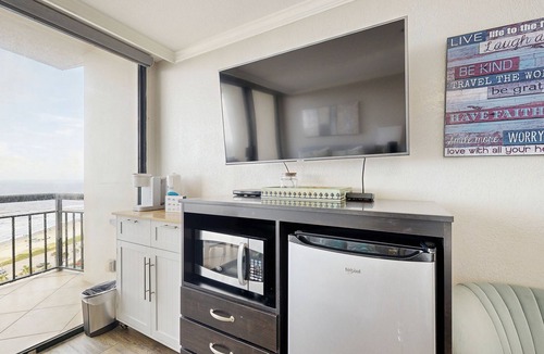 Galveston Apartment | 4-star resort oceanfront condo with pools & hot tubs - beautiful ocean views