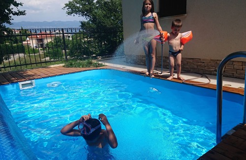 Cizici House | 4 star romantic villa, just a minute walk to the beach, heated pool.