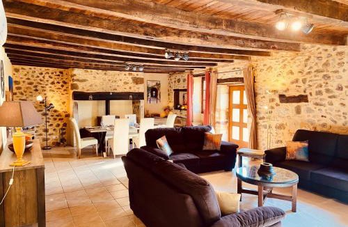 Capdrot House | 4-Star Tourism Rated Holiday Home with Air Con & Private Heated Pool - 40 Mins from Bergerac