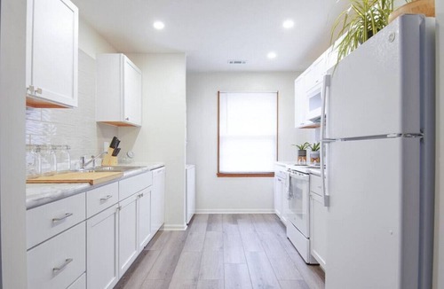 Oread Apartment | [4] StayAwhile: The Modern Retreat, Steps from Mass St!