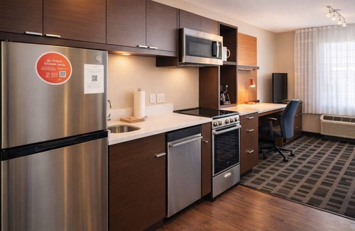 Morrisville Hotel | 4 Studio Units with Kitchen Near Umstead State Park + Breakfast - Pet Friendly