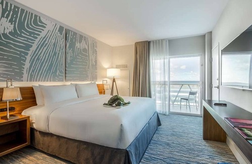 Central Beach Hotel | 4 Stylish Beachfront Units Near Las Olas and Museums