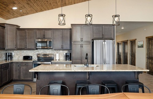Indian Point House | 4-Suite Lodge Private Hot Tub & Game Room Near SDC