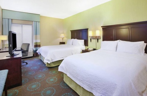 South Bend Hotel | 4 Suites ideal for Group Trips! Enjoy Free Hot Breakfast