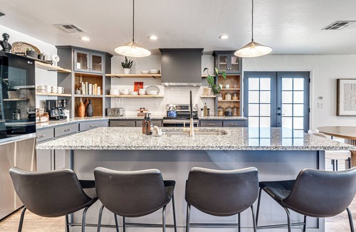Central Oklahoma City House | 4 sumptuous bedrooms · 2 full baths · S. Downtown OKC park view · Pet-friendly