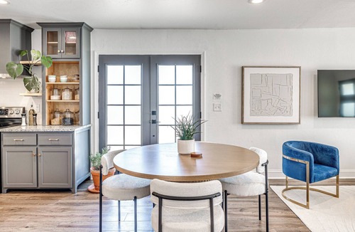 Central Oklahoma City House | 4 sumptuous bedrooms · 2 full baths · S. Downtown OKC park view · Pet-friendly