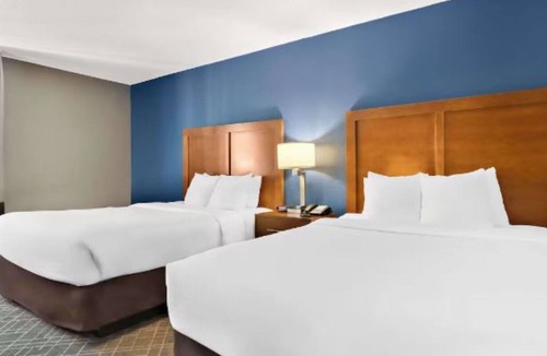 Joliet Hotel | 4 Tranquil Units with Free Breakfast and Indoor Pool Near Rialto Theatre