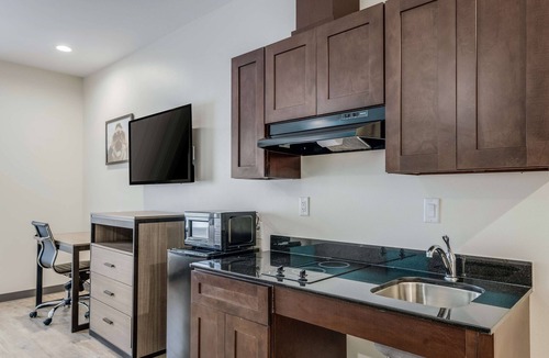 Katy Apartment | 4 Units Close to Pin Oak Village Park, Kitchenette, FREE Breakfast & Parking!