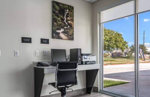 Katy Apartment | 4 Units Close to Pin Oak Village Park, Kitchenette, FREE Breakfast & Parking!