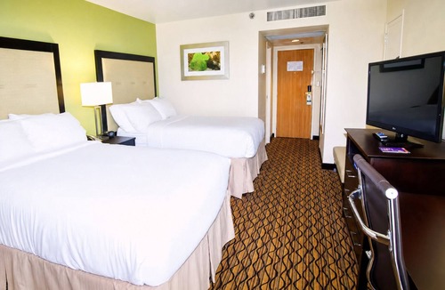 Central City Hotel | 4 Units | Harbor Area Stay w/Pool Access | Near Museum of Science & History