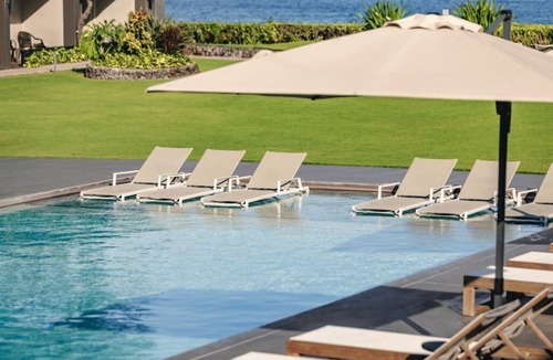 Kahului Hotel | 4 Units Perfect for Groups! Outdoor Pool, Beachfront Location, Pets Allowed