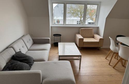 Odense SV Apartment | 4 værelses lejlighed 85m2 med 3 soveværelser og 6 enkelt senge