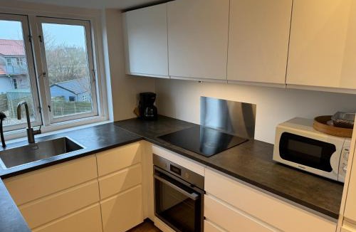 Odense SV Apartment | 4 værelses lejlighed 85m2 med 3 soveværelser og 6 enkelt senge