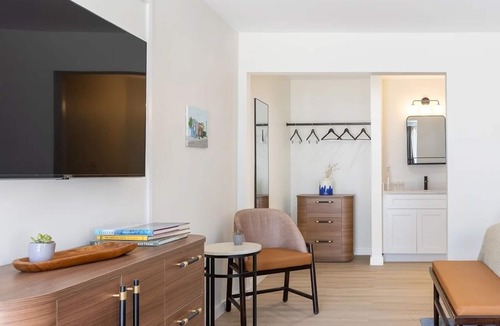 Talbot's Corner Hotel | 4 Welcoming East Nashville Rooms | Pool & Free Parking Onsite | Pets Allowed