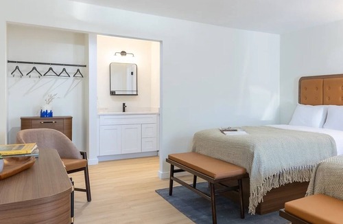 Talbot's Corner Hotel | 4 Welcoming East Nashville Rooms | Pool & Free Parking Onsite | Pets Allowed