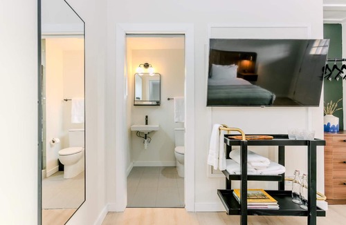 Talbot's Corner Hotel | 4 Welcoming East Nashville Rooms | Pool & Free Parking Onsite | Pets Allowed