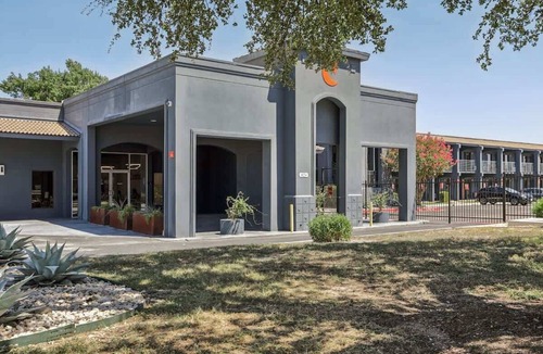 St. Johns Apartment | [40] ATX Studio: 1 Queen, Sleeps 2