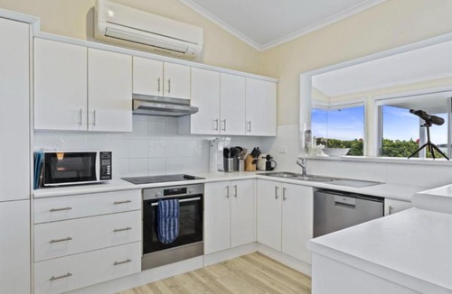 Hawks Nest House | 40 Moira Parade Hawks Nest