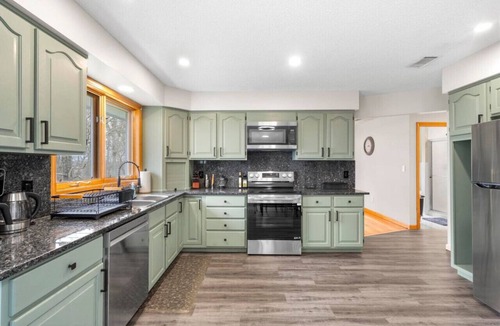 Middletown House | #40 - Spacious, Sleek & Cozy