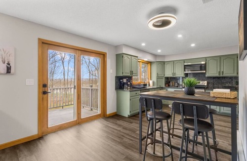 Middletown House | #40 - Spacious, Sleek & Cozy