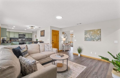 Middletown House | #40 - Spacious, Sleek & Cozy