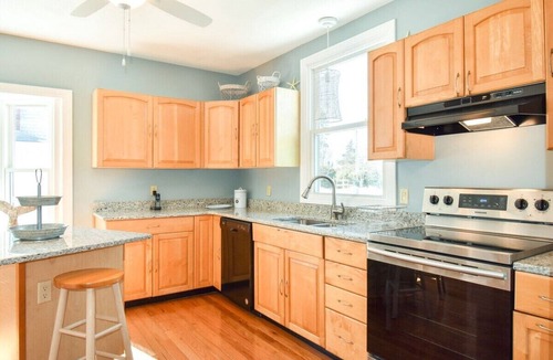 Dennis Port House | 400 Yards to the Beach! Dogs Welcome!