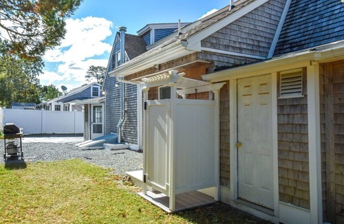 Dennis Port House | 400 Yards to the Beach! Dogs Welcome!