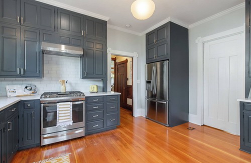 East Queen Anne House | 4000 sf 5br house w/yard 5 min to Space Needle/Pike Mkt 1 blck to Queen Anne Av
