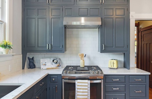 East Queen Anne House | 4000 sf 5br house w/yard 5 min to Space Needle/Pike Mkt 1 blck to Queen Anne Av