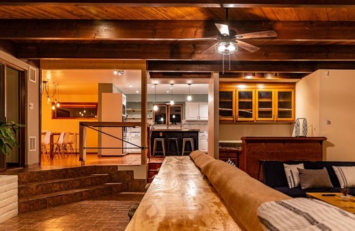 Albuquerque House | 🌄4000ft Modern Retreat🏊‍♂️Pool♨️Hot Tub🧳Sleeps 18 & Mountain Views
