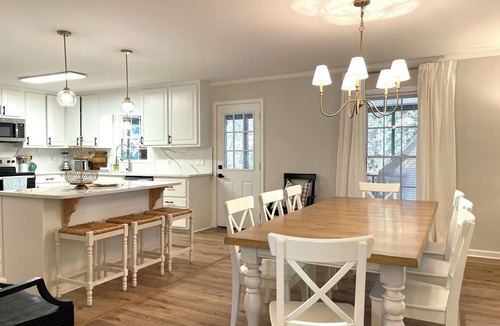 Green Valley House | 4000sf SLEEPS 16 - 7 BR 10-14BEDS 4BATHS 2 Kitchens 2LR- BIG Porch - Pets OK