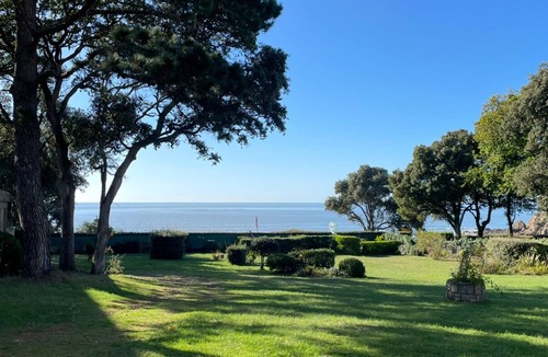 Saint-Marc-sur-Mer Villa | 400m2 sea-facing villa overlooking the beach with heated pool, near La Baule