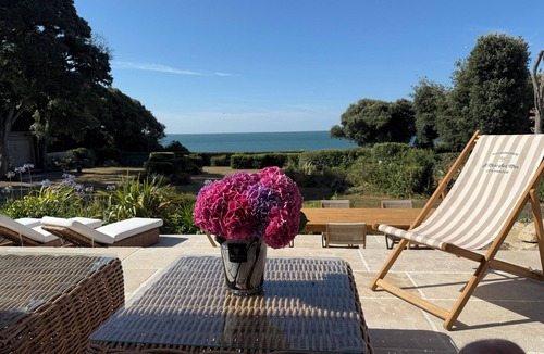 Saint-Marc-sur-Mer Villa | 400m2 sea-facing villa overlooking the beach with heated pool, near La Baule