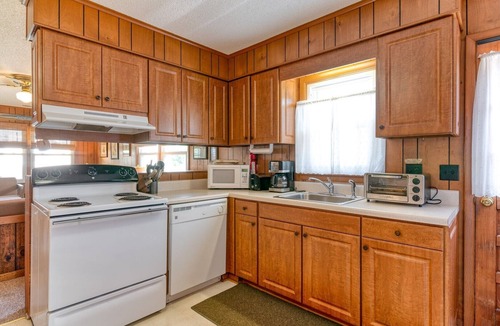 Nags Head House | 401 - Dog-Friendly Rental - minutes to Beach Access, Dowdy Park, and YMCA