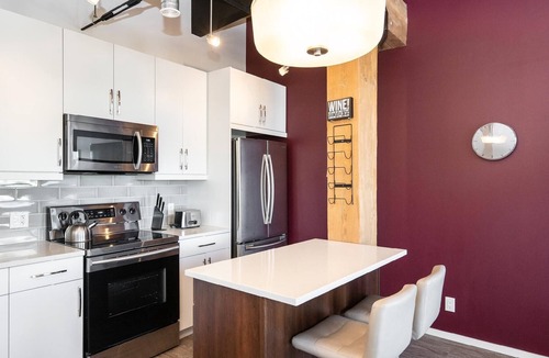 Winnipeg Condo | (403) Exchange District Warm Entire 2 BR 1BATH Loft -Fast WiFi (139)