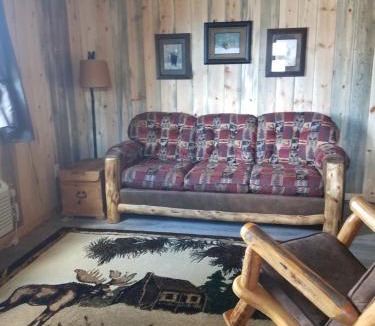 Gardiner House | 406 Cabins at Yellowstone