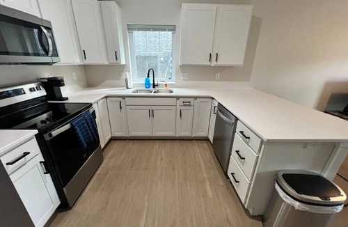 Iowa City House | 406 Large 3 Bedroom 2 Bath Townhome