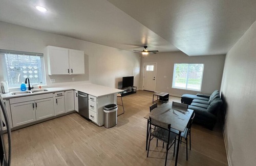 Iowa City House | 406 Large 3 Bedroom 2 Bath Townhome