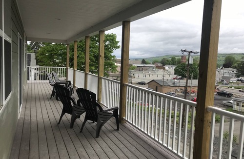 Watkins Glen House | 407 S. Madison Ave, Watkins Glen