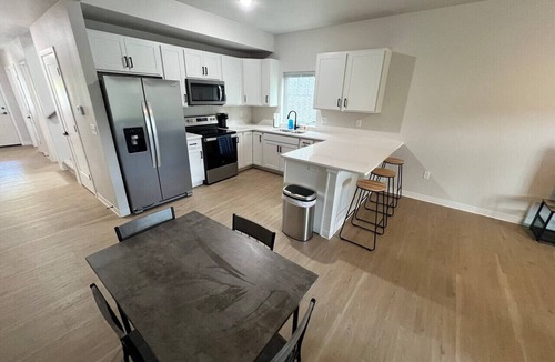 Iowa City House | 408 Entire 3 Bedroom Townhouse