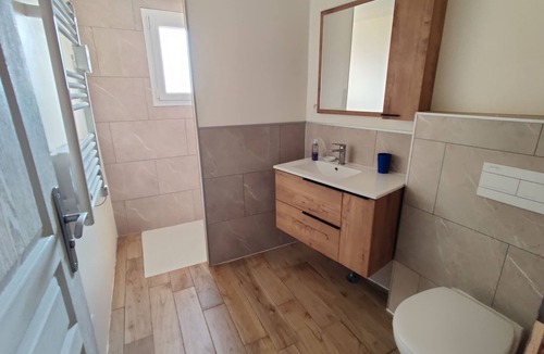 Saint-Senier-sous-Avranches Apartment | 40m² apartment for 2 to 4 people with terrace close to shops