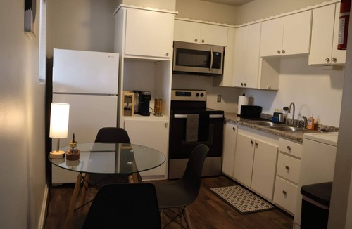 Ralls Apartment | 40m to Digital Galaxy: 2BR w/Kitchen & Laundry
