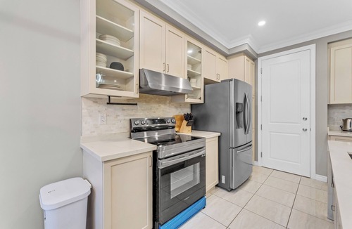 Milton Apartment | 40min DT Toronto | King Bed | 5 Bedrooms