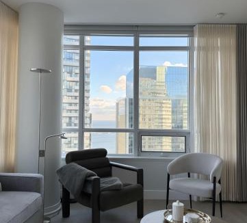 Downtown Toronto Apartment | 40th Fl Designer Lakeview 2BR PATH & Union Access