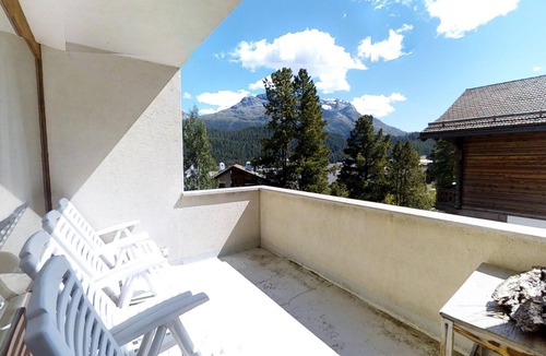 Celerina-Schlarigna Apartment | 4½-room apartment on the second floor, approx.