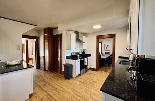 Southington House | #41- Available 12/8! - sleeps 14