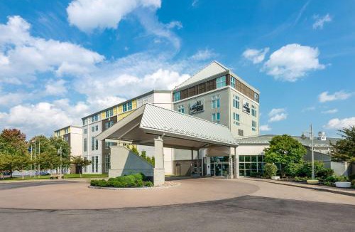 Geneva Hotel | 41 Lakefront Hotel, Trademark Collection by Wyndham